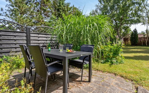 Harri - 700M from the Sea: Meubles, Design Intérieur, Sol, Bois, Sol, Plafond, Parquet, Chaise, Table, Éclairage