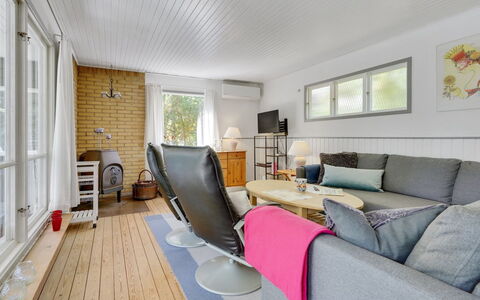 Harri - 700M from the Sea: Meubles, Design Intérieur, Sol, Bois, Sol, Plafond, Parquet, Chaise, Table, Éclairage
