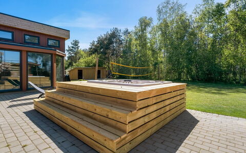 Bjarka - 700M from the Sea: Toit, Domicile, Porte, Chalet, Ombre, Siding, Cour, Biens, Arrière-Cour