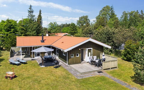 Eini - 500M from the Sea: Maison, Domicile, Toit, Chalet, Biens, Aménagement Paysager, Batiments Jardin, Siding, Ferme