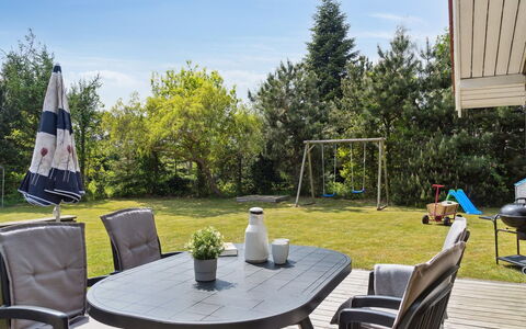 Eini - 500M from the Sea: Meubles, Design Intérieur, Sol, Bois, Sol, Plafond, Parquet, Chaise, Table, Éclairage