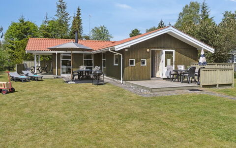 Eini - 500M from the Sea: Meubles, Design Intérieur, Sol, Bois, Sol, Plafond, Parquet, Chaise, Table, Éclairage
