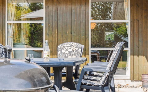 Eini - 500M from the Sea: Meubles, Design Intérieur, Sol, Bois, Sol, Plafond, Parquet, Chaise, Table, Éclairage