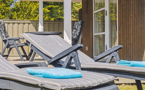 Eini - 500M from the Sea: Meubles, Design Intérieur, Sol, Bois, Sol, Plafond, Parquet, Chaise, Table, Éclairage