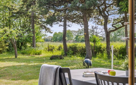 Konrad - 700M from the Sea: Toit, Maison, Domicile, Chalet, Siding, Biens, Allée, Batiments Jardin, Cour, Cabanon