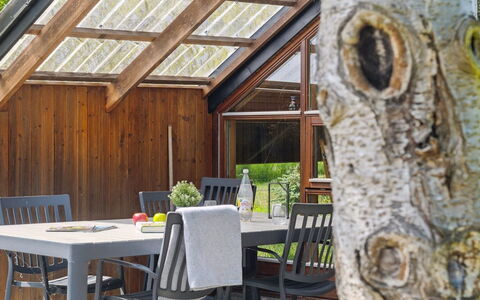 Konrad - 700M from the Sea: Toit, Maison, Domicile, Chalet, Siding, Biens, Allée, Batiments Jardin, Cour, Cabanon
