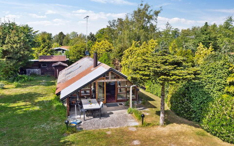 Konrad - 700M from the Sea: Maison, Toit, Chalet, Domicile, Zone Rurale, Batiments Jardin, Jardin, Ferme, Pelouse