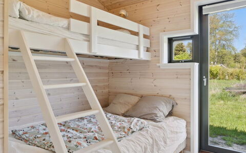 Ivar - 450M from the Sea: Bois, Lit Superposé, Chambre, Lit, Tache De Bois, Dur, Planche, Cabane En Rondins, Cadre De Lit, Lumber