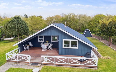Reidar - 600M from the Sea: Maison, Domicile, Toit, Chalet, Biens, Aménagement Paysager, Batiments Jardin, Siding, Ferme
