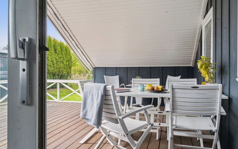 Reidar - 600M from the Sea: Sol, Mur, Sol, Design Intérieur, Bois, Plafond, Parquet, Éclairage, Meubles, Revêtement De Sol Stratifié