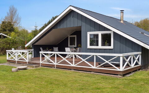 Reidar - 600M from the Sea: Sol, Mur, Sol, Design Intérieur, Bois, Plafond, Parquet, Éclairage, Meubles, Revêtement De Sol Stratifié