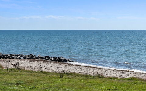 Esme - 30M from the Sea: Bleu, Ciel, L'Eau, Horizon, Jour, Ressources En Eau, Plan D'Eau, Environnement Naturel, Côte, Plage
