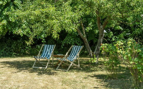 Elvin - 2.7Km from the Sea: Toit, Domicile, Porte, Chalet, Ombre, Siding, Cour, Biens, Arrière-Cour