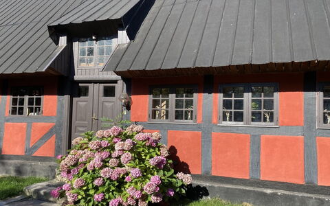 Elvin - 2.7Km from the Sea: Toit, Domicile, Porte, Chalet, Ombre, Siding, Cour, Biens, Arrière-Cour