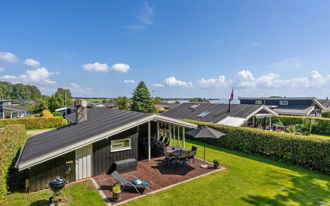 Fiete - 200M from the Sea: Toit, Maison, Lot Terre, Domicile, Chalet, Biens, Batiments Jardin, Ombre, Cabane En Rondins, Aménagement Paysager