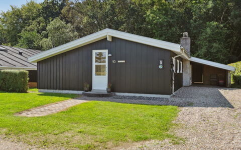 Fiete - 200M from the Sea: Toit, Maison, Lot Terre, Domicile, Chalet, Biens, Batiments Jardin, Ombre, Cabane En Rondins, Aménagement Paysager