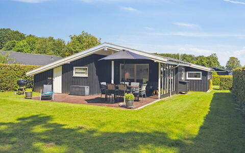 Fiete - 200M from the Sea: Toit, Maison, Lot Terre, Domicile, Chalet, Biens, Batiments Jardin, Ombre, Cabane En Rondins, Aménagement Paysager