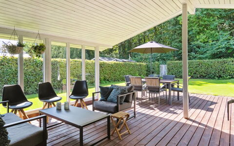 Fiete - 200M from the Sea: Toit, Maison, Lot Terre, Domicile, Chalet, Biens, Batiments Jardin, Ombre, Cabane En Rondins, Aménagement Paysager