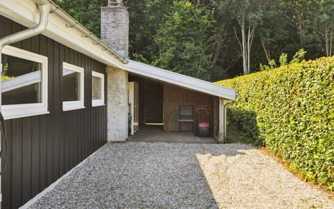 Fiete - 200M from the Sea: Bois, Arbuste, Domicile, Chalet, Couverture De Sol, Siding, Jardin, Allée, Béton, Arrière-Cour