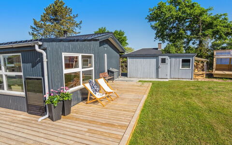 Tabithe - 500M from the Sea: Maison, Toit, Domicile, Chalet, Biens, Ferme, Villa, Porche, Siding