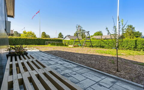 Tabithe - 500M from the Sea: Maison, Toit, Domicile, Chalet, Biens, Ferme, Villa, Porche, Siding