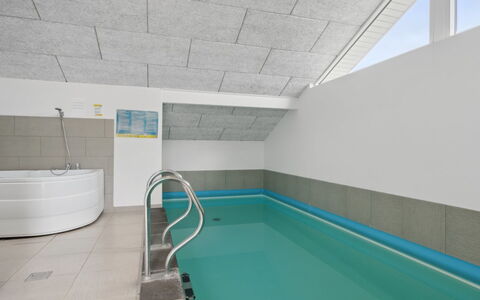 Geeske - 150M from the Sea: Bleu, Arbuste, Chalet, Couverture De Sol, Jardin, Biens, Ombre, Aménagement Paysager, Ferme, Eco Hôtel