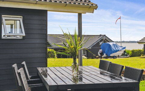 Geeske - 150M from the Sea: Bois, Domicile, Mobilier De Jardin, Meubles, Ombre, Porche, Porte, Chalet, Siding, Chaise