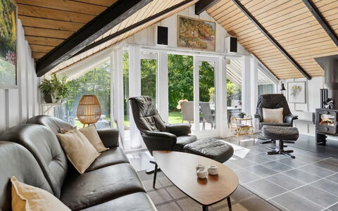 Anselma - 30Km from the Sea: Meubles, Design Intérieur, Chaise, Sol, Table, Recours, Sol, Plafond, Pièce, Eco Hôtel