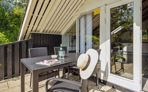 Anselma - 30Km from the Sea: Meubles, Design Intérieur, Chaise, Sol, Table, Recours, Sol, Plafond, Pièce, Eco Hôtel