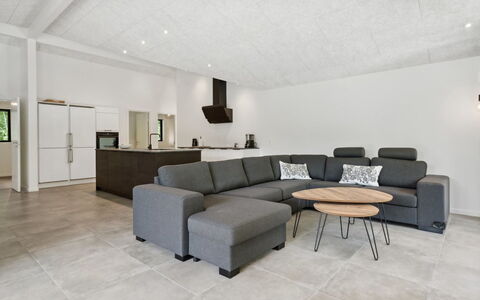 Robert - 30Km from the Sea: Sol, Design Intérieur, Sol, Bois, Meubles, Plafond, Canapé, Salon, Pièce, Domicile