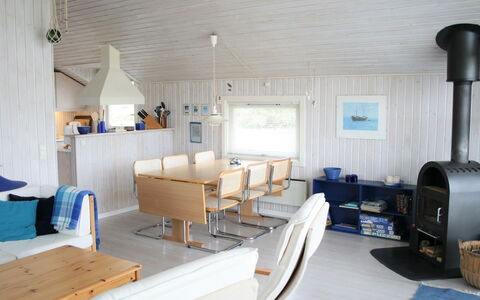 Tonna - 1Km from the Sea: Toit, Maison, Domicile, Chalet, Porte, Siding, Plate-Forme, Porche, Planche, Dur