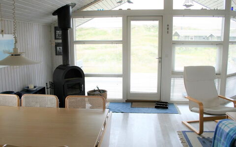 Tonna - 1Km from the Sea: Toit, Maison, Domicile, Chalet, Porte, Siding, Plate-Forme, Porche, Planche, Dur