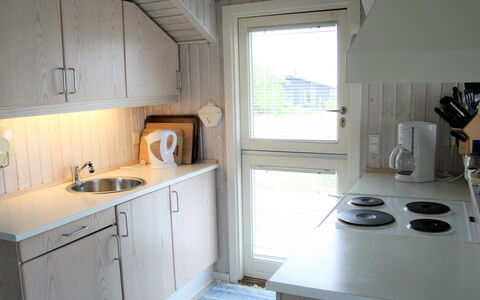 Tonna - 1Km from the Sea: Toit, Maison, Domicile, Chalet, Porte, Siding, Plate-Forme, Porche, Planche, Dur