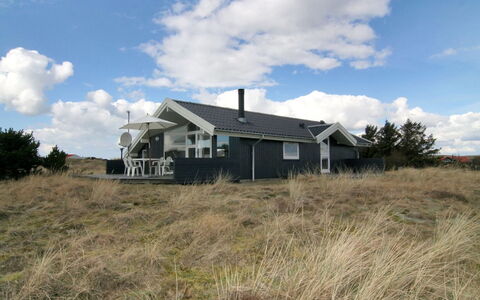 Tonna - 1Km from the Sea: Toit, Maison, Domicile, Chalet, Porte, Siding, Plate-Forme, Porche, Planche, Dur