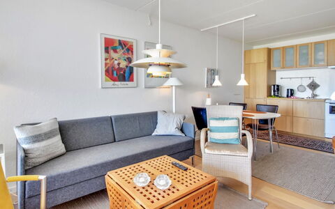 Eske - 50M from the Sea: Meubles, Design Intérieur, Sol, Sol, Bois, Canapé, Plafond, Salon, Table, Pièce