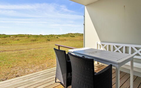 Eske - 50M from the Sea: Bois, Meubles, Sol, Sol, Dur, Parquet, Tache De Bois, Planche, Plate-Forme, Balcon