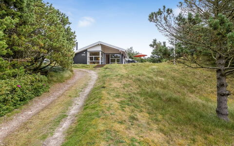 Tineke - 800M from the Sea: Toit, Maison, Domicile, Chalet, Porte, Siding, Plate-Forme, Porche, Planche, Dur