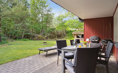 Keyla - 3.2Km from the Sea: Meubles, Design Intérieur, Chaise, Sol, Table, Recours, Sol, Plafond, Pièce, Eco Hôtel