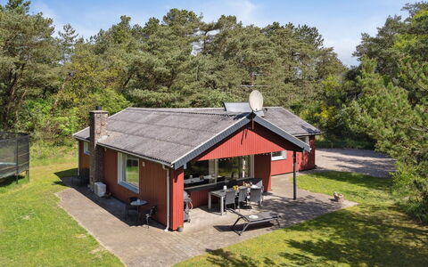 Keyla - 3.2Km from the Sea: Meubles, Design Intérieur, Chaise, Sol, Table, Recours, Sol, Plafond, Pièce, Eco Hôtel