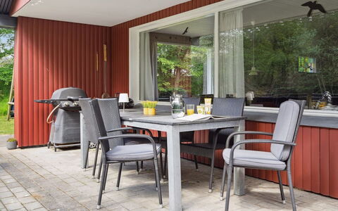Keyla - 3.2Km from the Sea: Meubles, Design Intérieur, Chaise, Sol, Table, Recours, Sol, Plafond, Pièce, Eco Hôtel