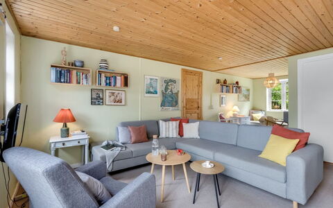 Ljuba - 700M from the Sea: Maison, Toit, Domicile, Chalet, Cabanon, Batiments Jardin, Siding, Cour, Cabane En Rondins, Cabane