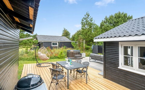 Ljuba - 700M from the Sea: Maison, Toit, Domicile, Chalet, Cabanon, Batiments Jardin, Siding, Cour, Cabane En Rondins, Cabane