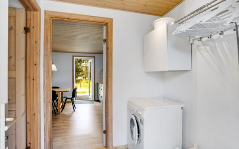 Laila - 1.2Km from the Sea: Bois, Tache De Bois, Planche, Dur, Chalet, Plate-Forme, Siding, Ombre, Parquet, Batiments Jardin