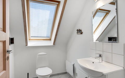 Laila - 1.2Km from the Sea: Bois, Tache De Bois, Planche, Dur, Chalet, Plate-Forme, Siding, Ombre, Parquet, Batiments Jardin