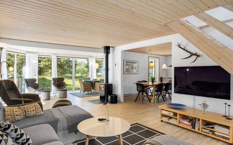 Laila - 1.2Km from the Sea: Toit, Maison, Domicile, Chalet, Porte, Siding, Plate-Forme, Porche, Planche, Dur