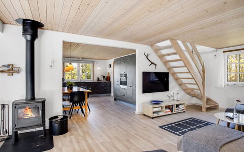 Laila - 1.2Km from the Sea: Toit, Maison, Domicile, Chalet, Porte, Siding, Plate-Forme, Porche, Planche, Dur