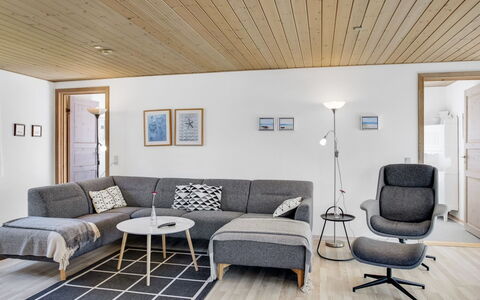 Laila - 1.2Km from the Sea: Toit, Maison, Domicile, Chalet, Porte, Siding, Plate-Forme, Porche, Planche, Dur