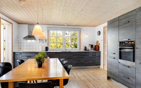 Laila - 1.2Km from the Sea: Toit, Maison, Domicile, Chalet, Porte, Siding, Plate-Forme, Porche, Planche, Dur