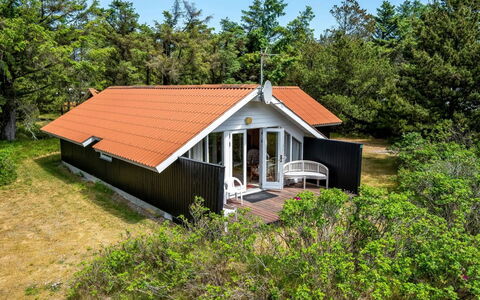 Clea - 800M from the Sea: Bois, Maison, Domicile, Chalet, Toit, Siding, Biens, Pente, Dur, Batiments Jardin