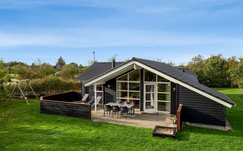 Lillemor - 800M to the Fjord: Sol, Design Intérieur, Bois, Sol, Escaliers, Plafond, Tache De Bois, Parquet, Dur, Balustrade